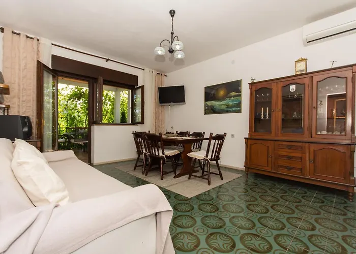 Lorenzo 特罗吉尔