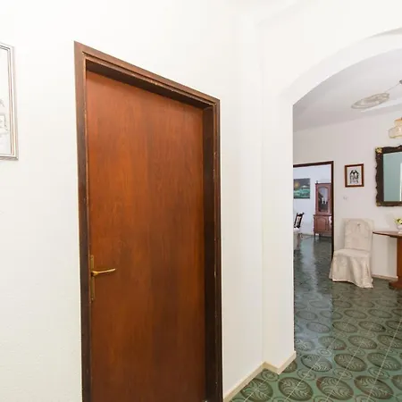 Lorenzo شقة تروغير